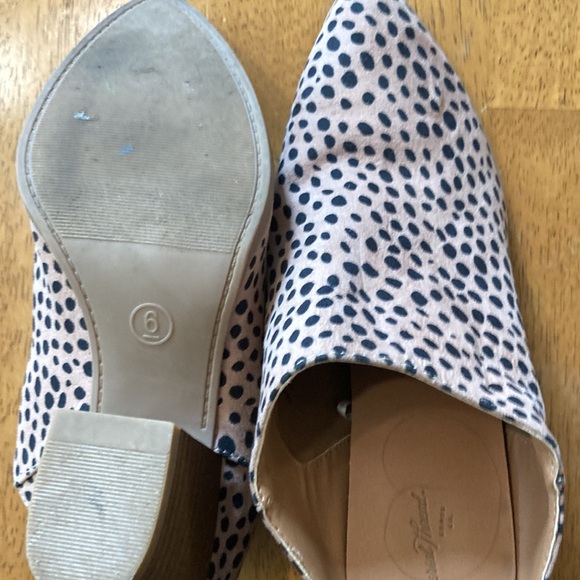 Universal thread, size 6 cheetah print, heeled, mules - Picture 2 of 2